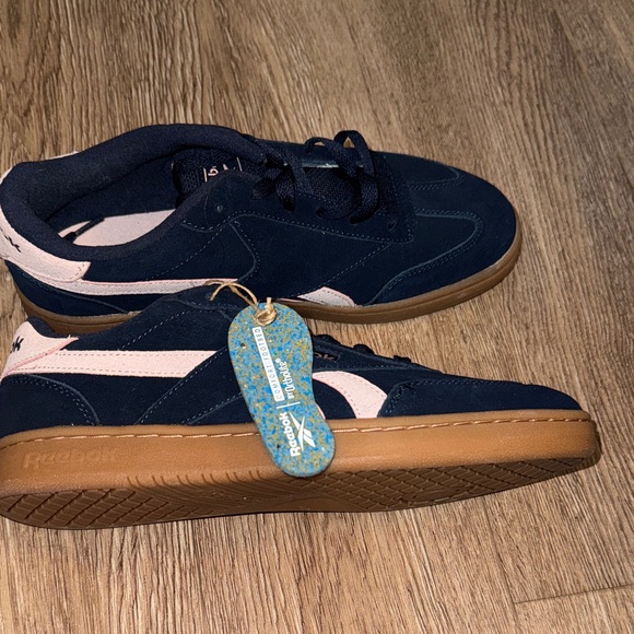 Reebok - Picture 5 of 8